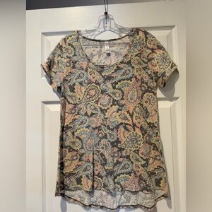 LuLaRoe Short Sleeve Scoop Neck Top in Pastel Paisley